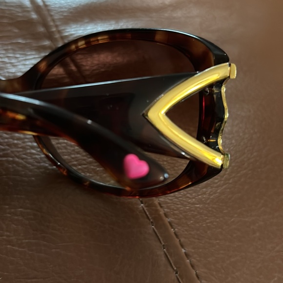 Betsey Johnson tortoiseshell heart sunglasses 🤎 - Picture 9 of 9
